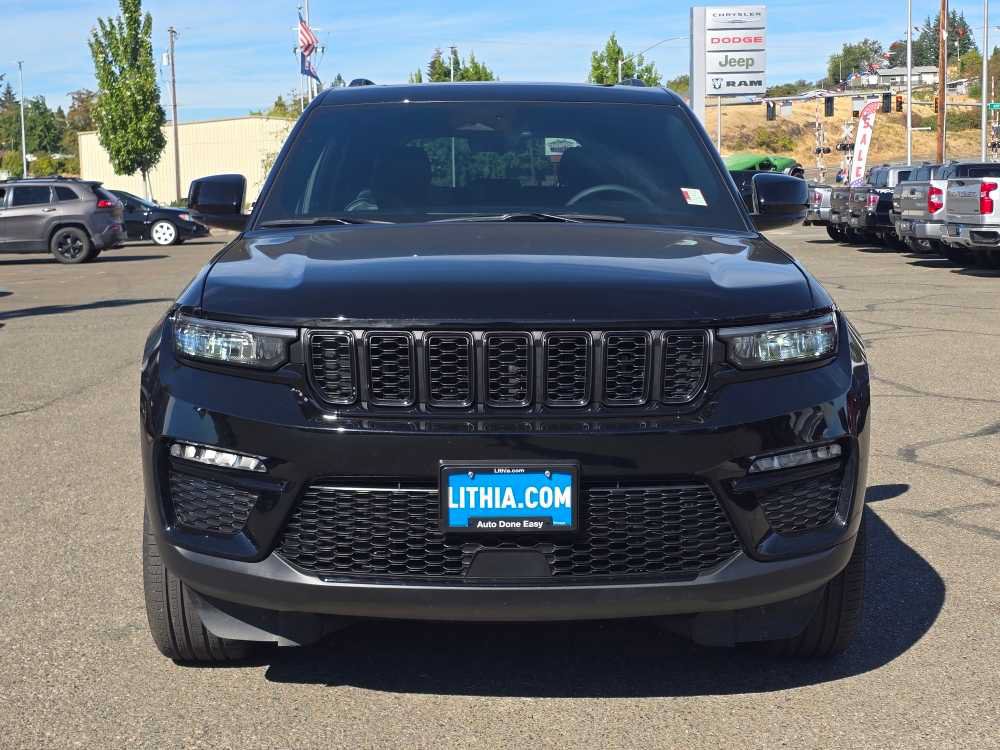 Used 2025 Jeep Grand Cherokee Limited w/ Black Appearance Package AWD/4WD image 8