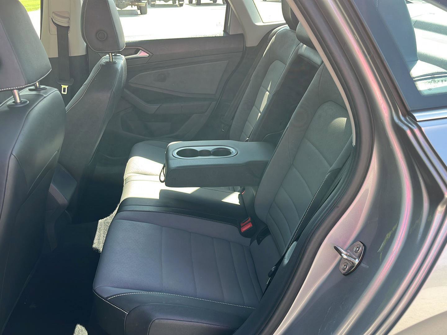 Used 2025 Volkswagen Jetta SE FWD image 26