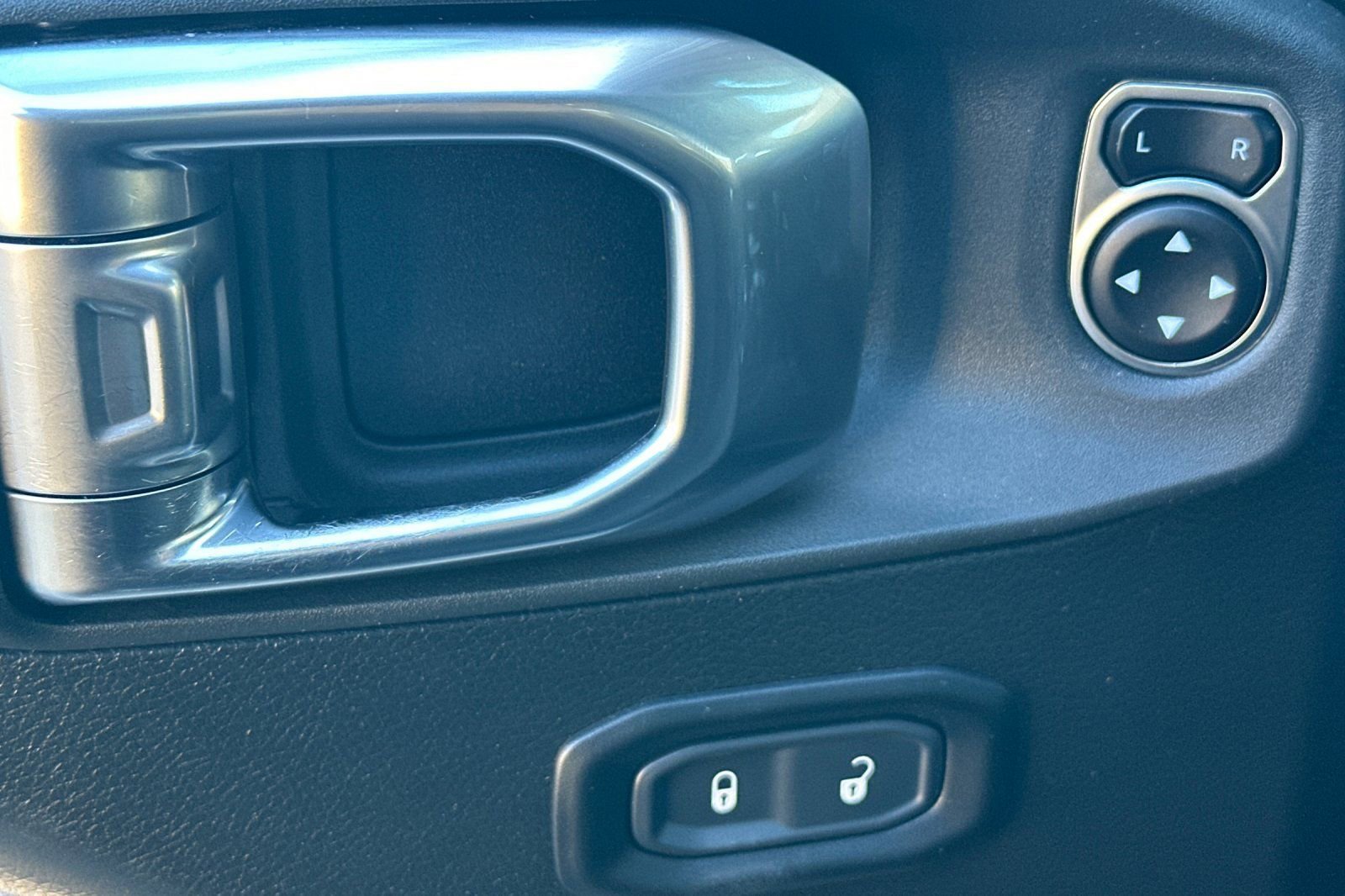 Certified 2025 Jeep Gladiator Rubicon w/ Safety Group image 11