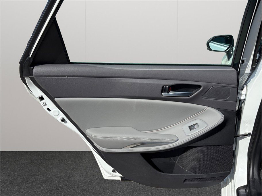 Used 2020 Toyota Avalon XSE FWD image 38