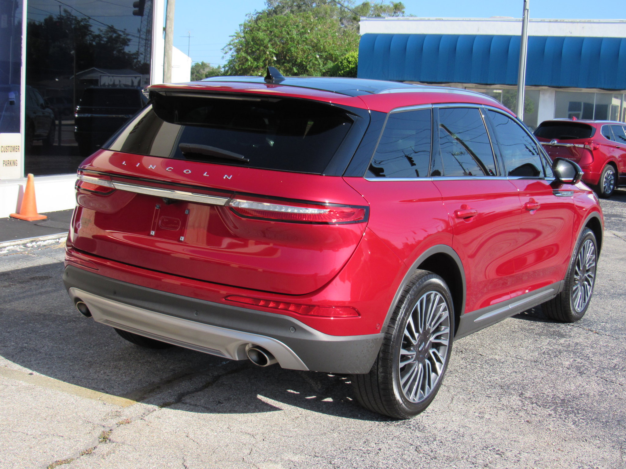 Used 2022 Lincoln Corsair Reserve w/ Equipment Group 201A image 3