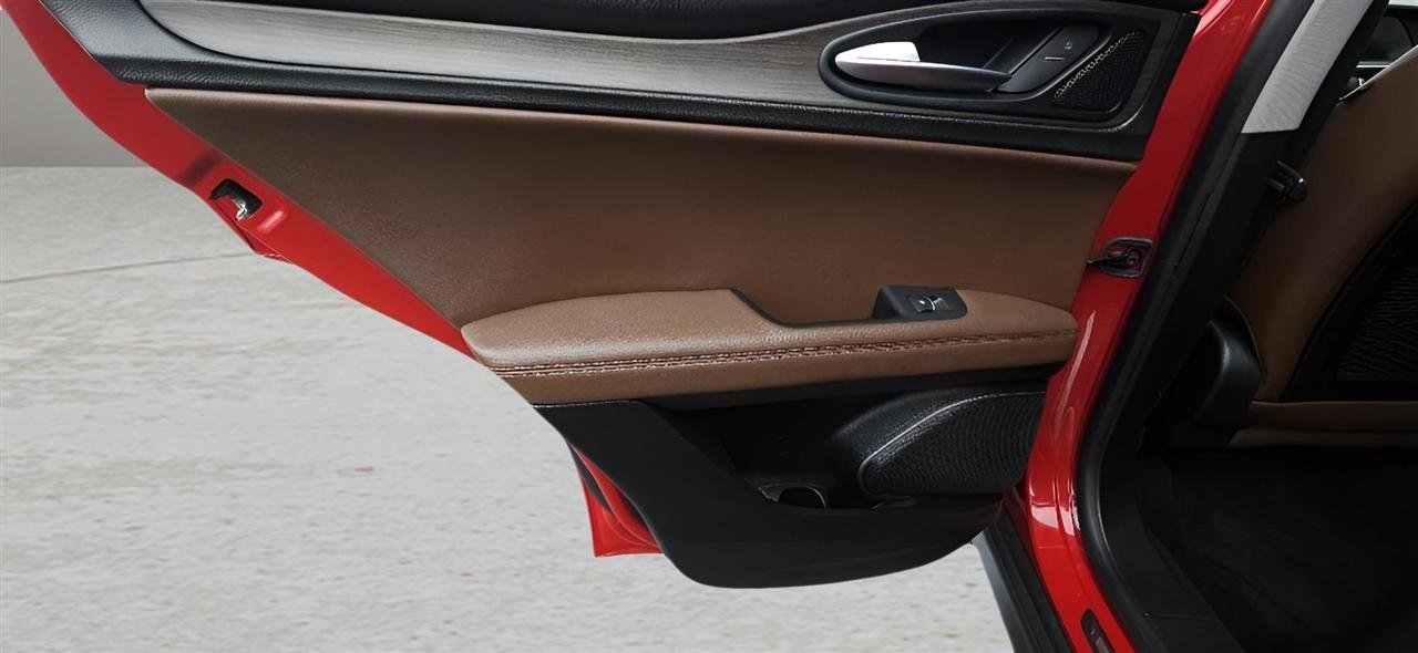 Used 2018 Alfa Romeo Stelvio Ti AWD/4WD image 25