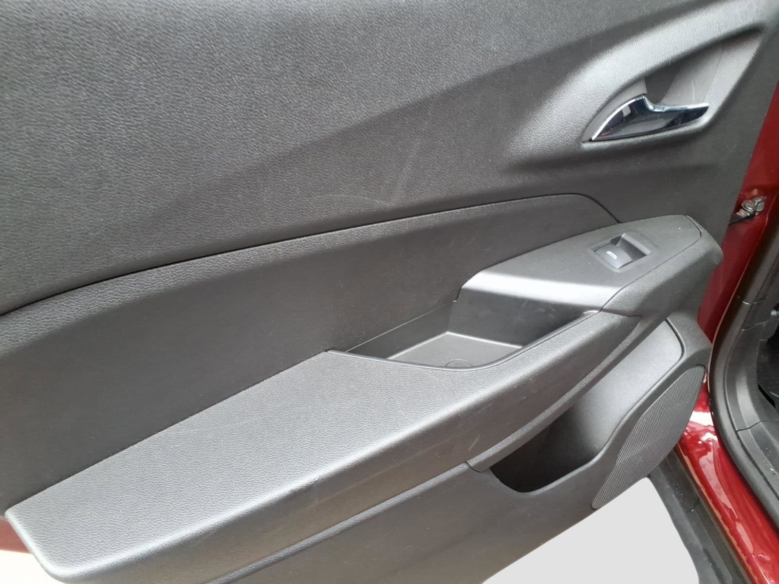 Certified 2024 Chevrolet Trax RS w/ Driver Confidence Package image 16