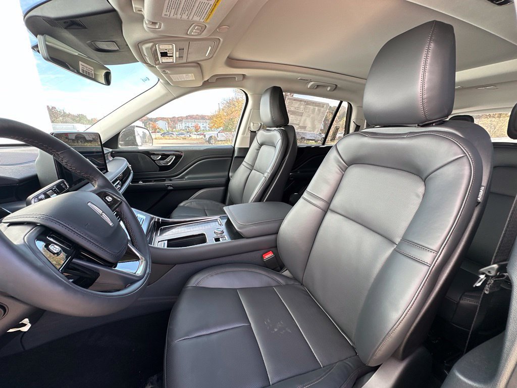 New 2027 Lincoln Aviator AWD image 17