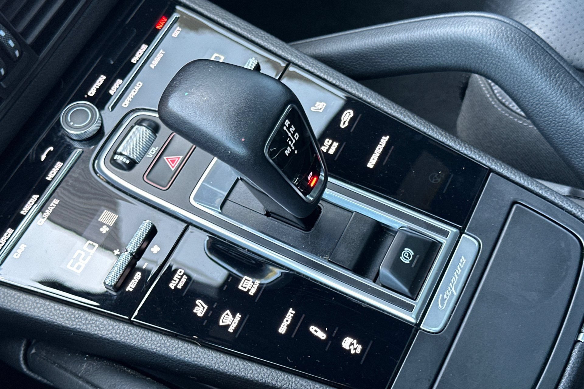 Certified 2023 Porsche Cayenne AWD/4WD image 28