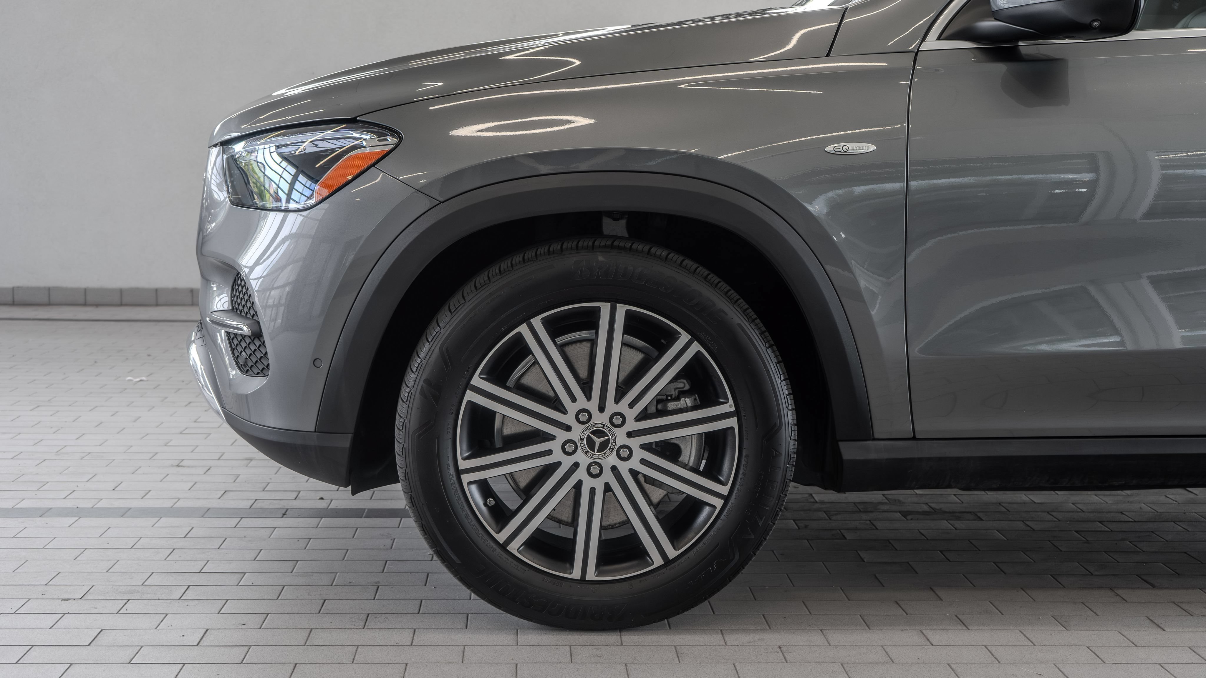 Certified 2025 Mercedes-Benz GLE 450e 4MATIC image 4