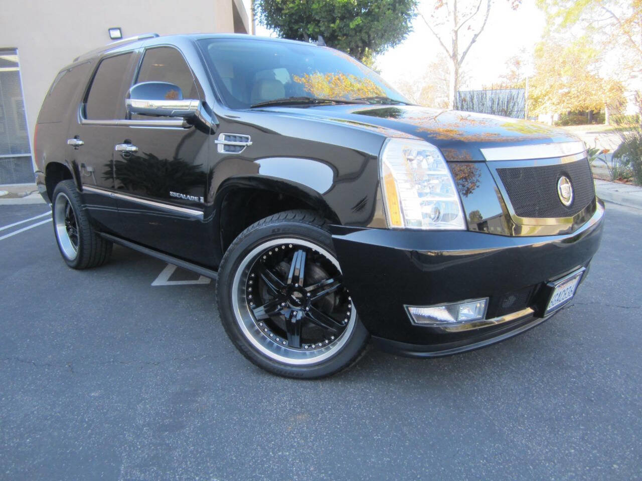 Used 2009 Cadillac Escalade Base AWD 4dr SUV w/V8 Ultra Lu image 1