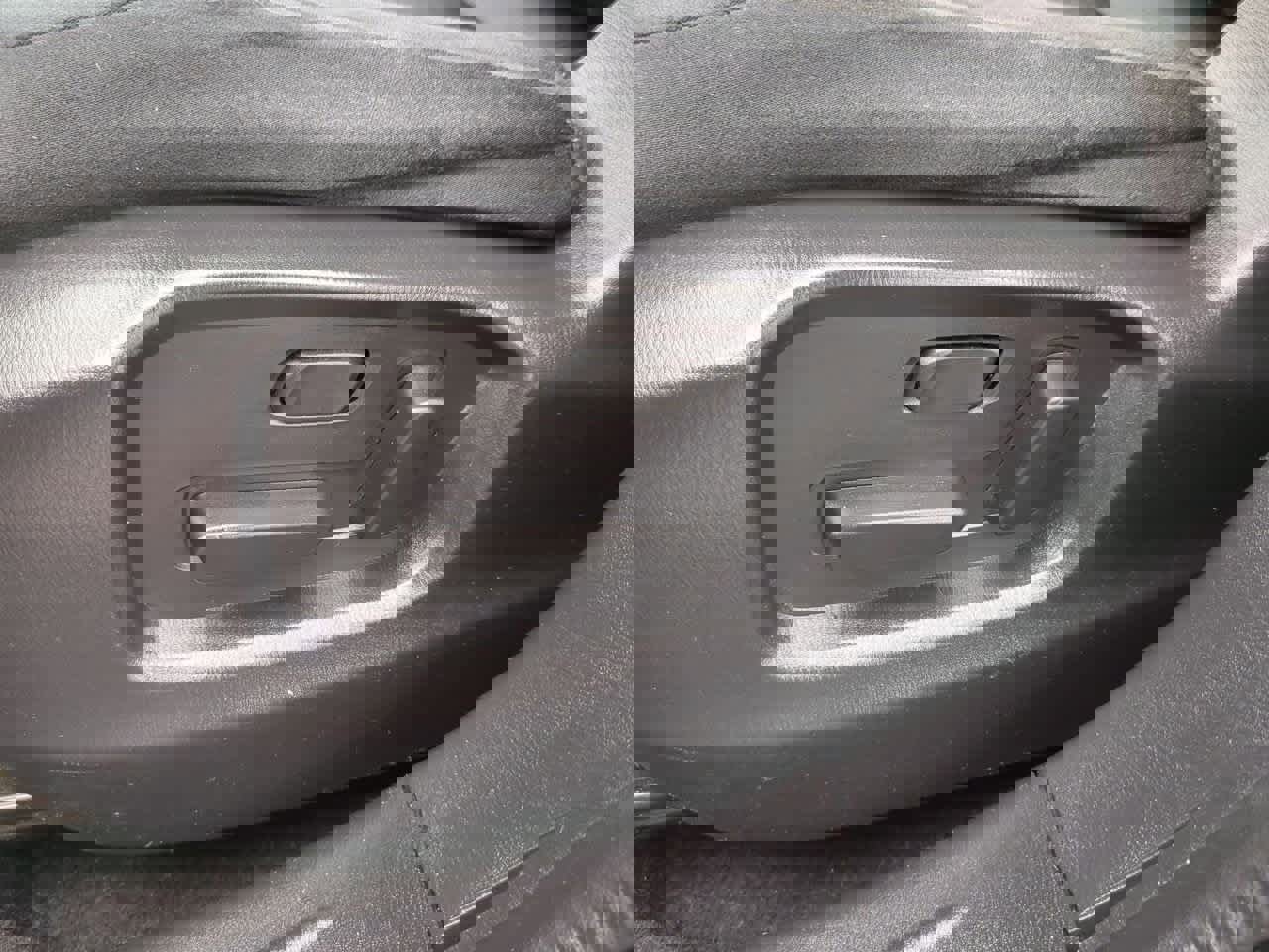 Used 2018 MAZDA CX-9 Sport image 16