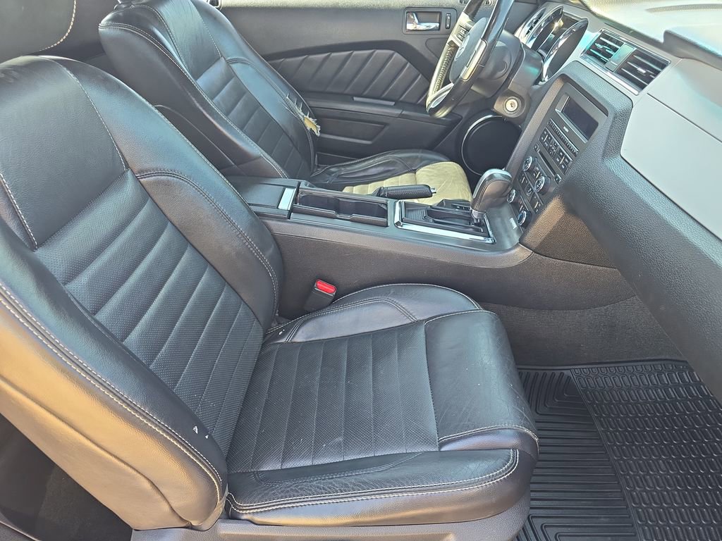 Used 2013 Ford Mustang Premium RWD image 10