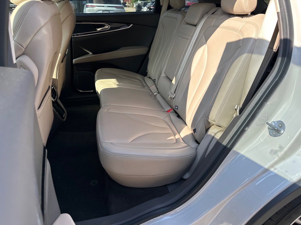 Used 2022 Lincoln Nautilus FWD w/ Premium Package image 17