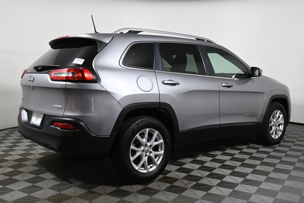 Used 2016 Jeep Cherokee Latitude w/ Cold Weather Group image 7