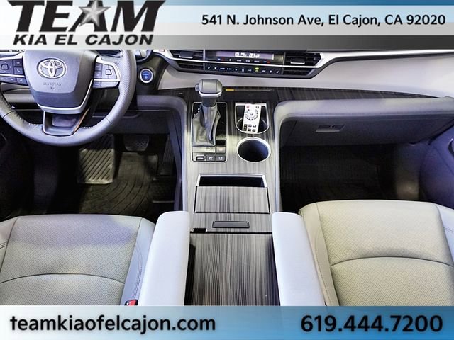 Used 2024 Toyota Sienna Limited image 24