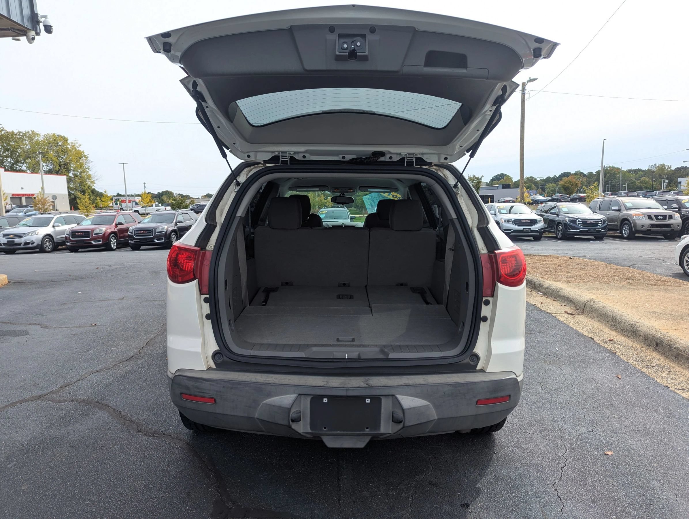 Used 2011 Chevrolet Traverse LS FWD image 10
