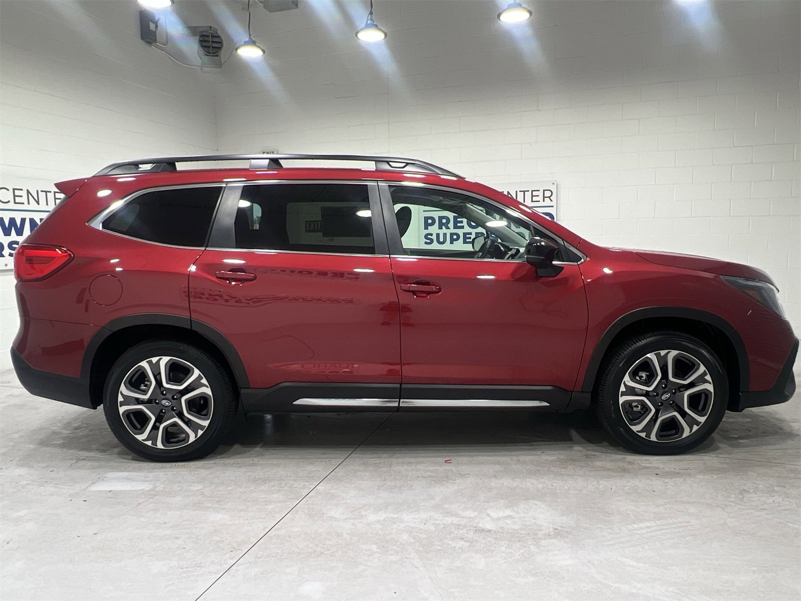 Used 2024 Subaru Ascent Limited w/ Technology Package image 9