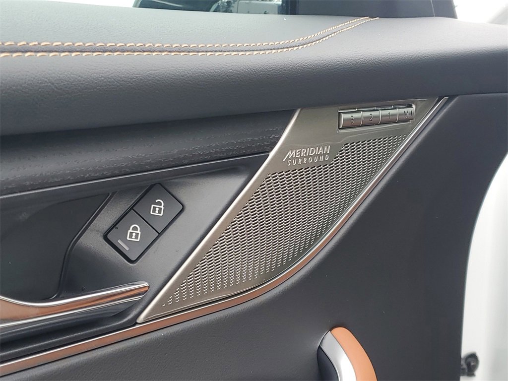 New 2025 Jaguar F-PACE R-Dynamic S image 10