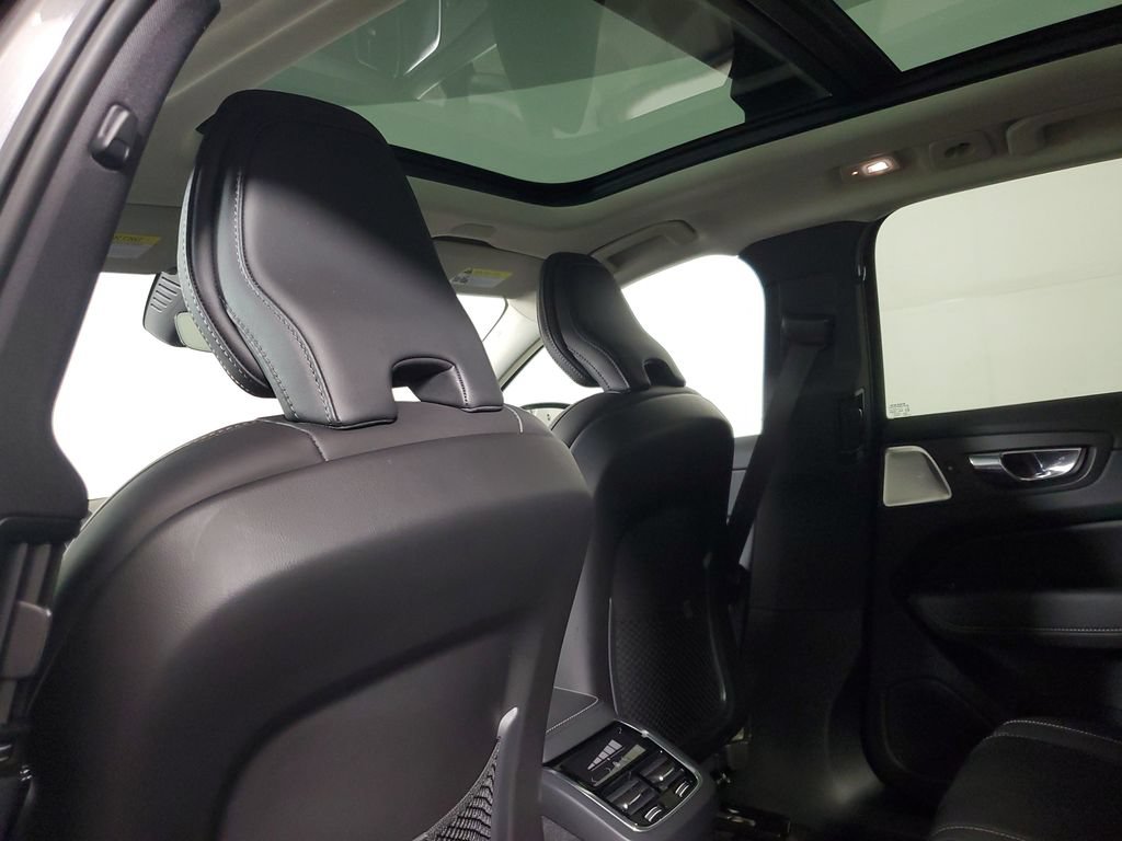 Used 2023 Volvo XC60 B5 Ultimate AWD/4WD image 14