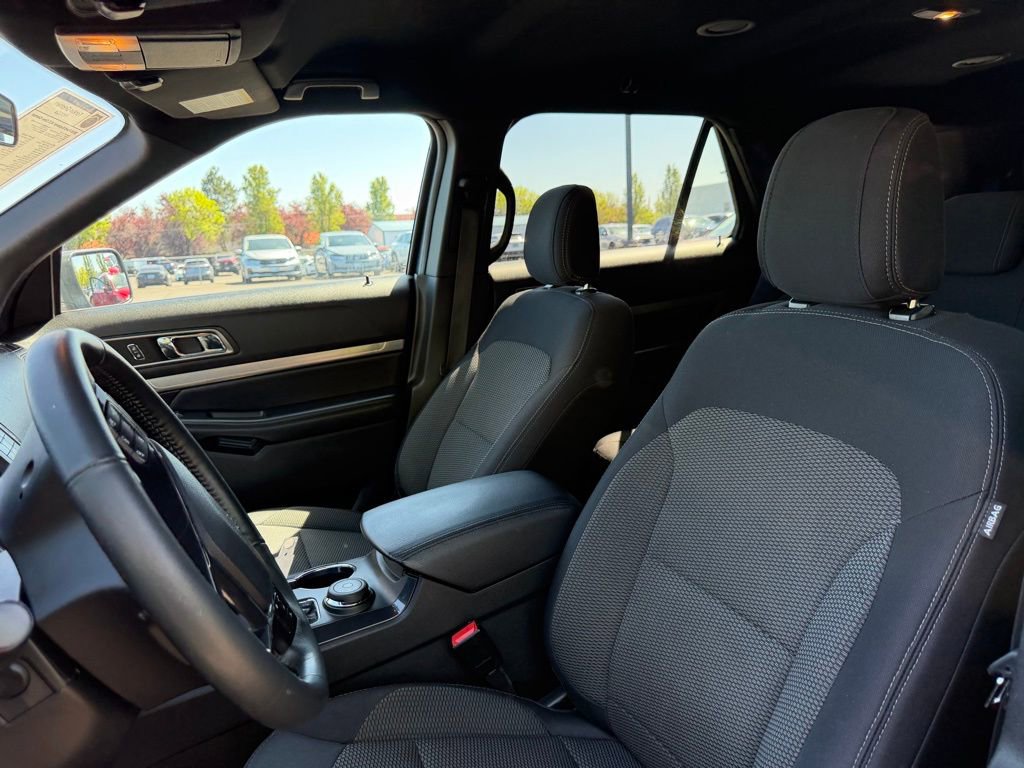 Used 2018 Ford Explorer XLT AWD/4WD image 15