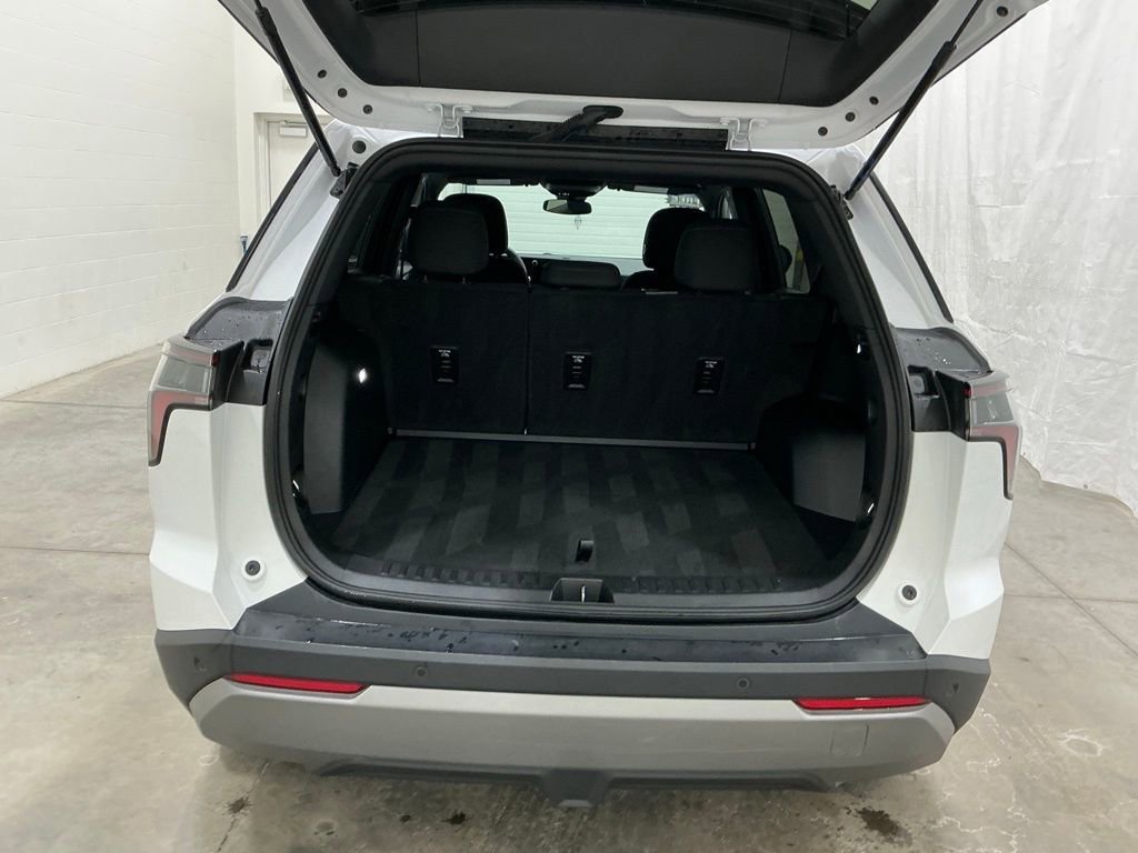 Used 2025 Chevrolet Equinox LT image 19