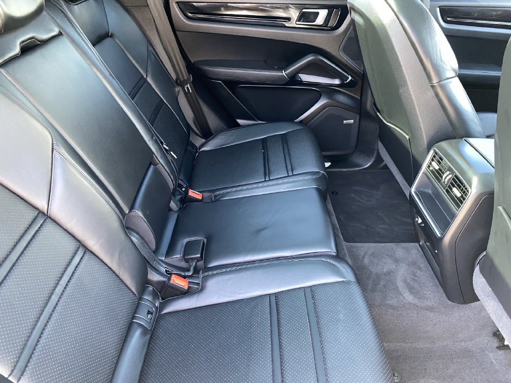 Used 2023 Porsche Cayenne w/ Premium Package AWD/4WD image 11