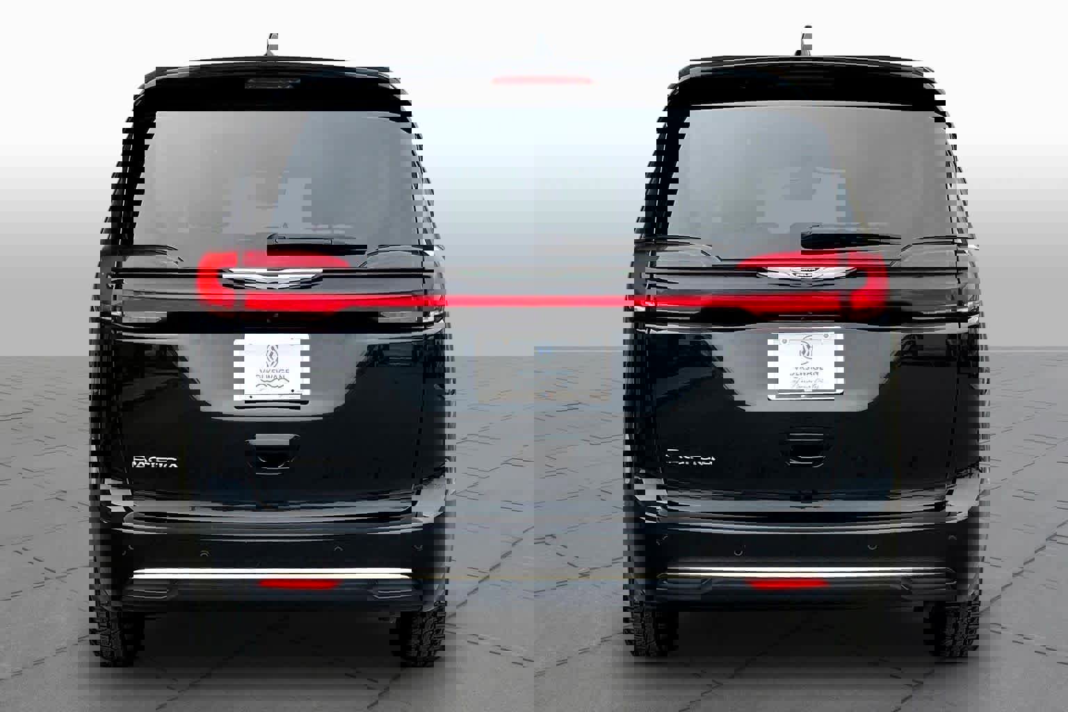 Used 2023 Chrysler Pacifica Touring-L FWD image 5