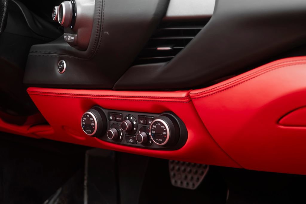 Used 2018 Ferrari 488 Spider Base image 46