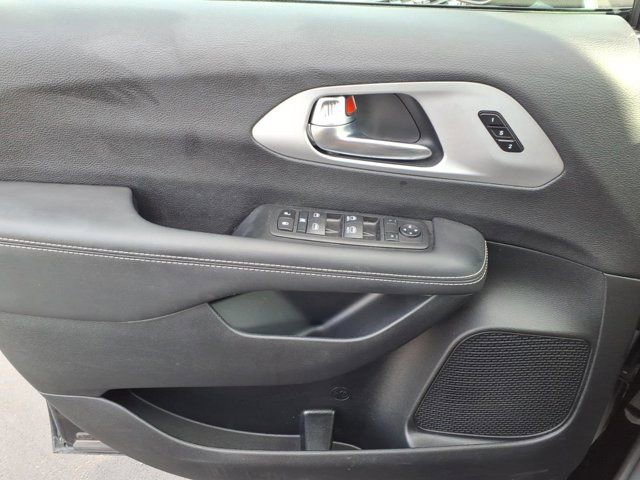 Used 2024 Chrysler Pacifica Touring-L w/ S Appearance Package image 23