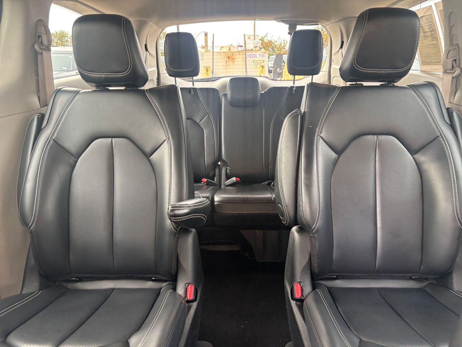 Used 2023 Chrysler Pacifica Touring-L image 39