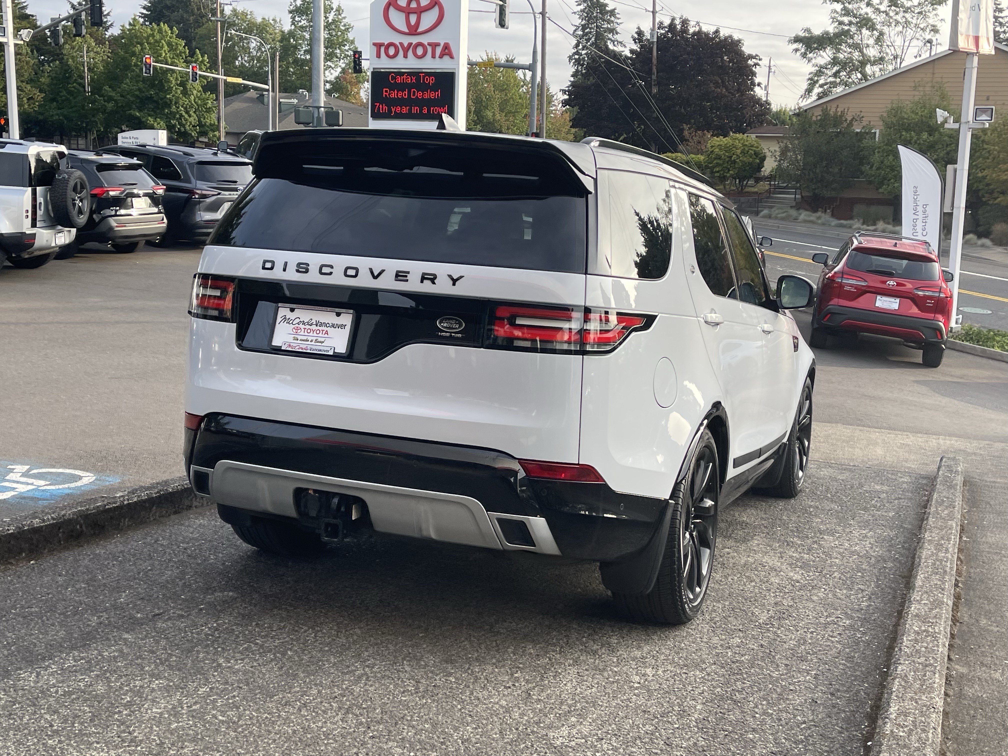 Used 2020 Land Rover Discovery HSE Luxury AWD/4WD image 6