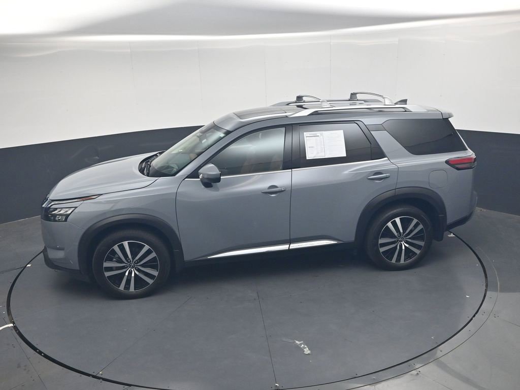Certified 2025 Nissan Pathfinder Platinum w/ Cargo Package AWD/4WD image 34