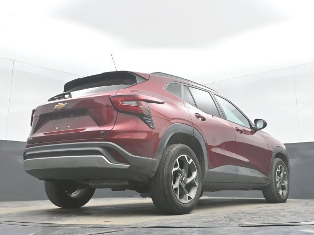 Used 2024 Chevrolet Trax LT w/ Driver Confidence Package FWD image 33