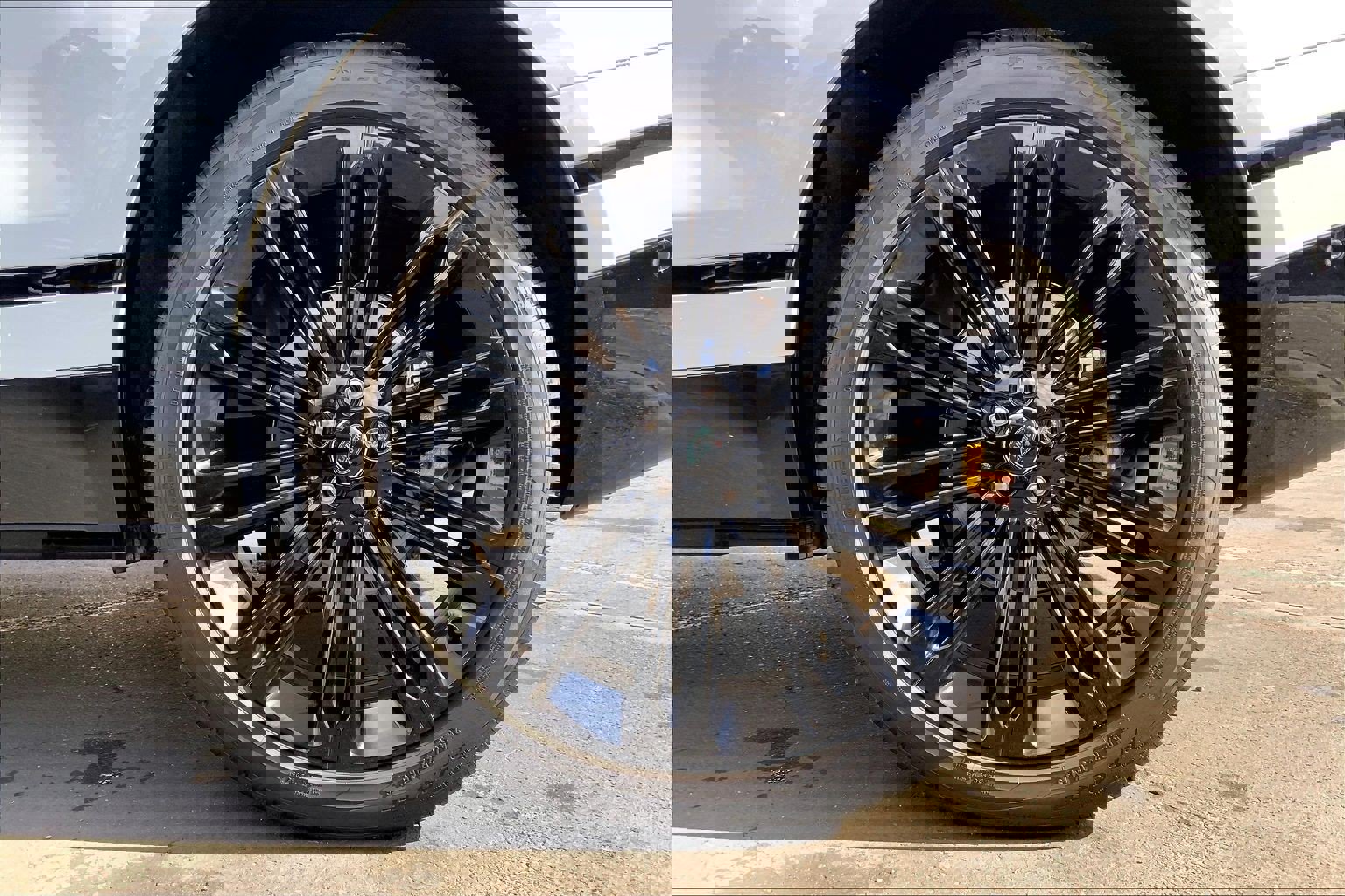 Used 2025 Land Rover Range Rover Velar Dynamic SE image 9