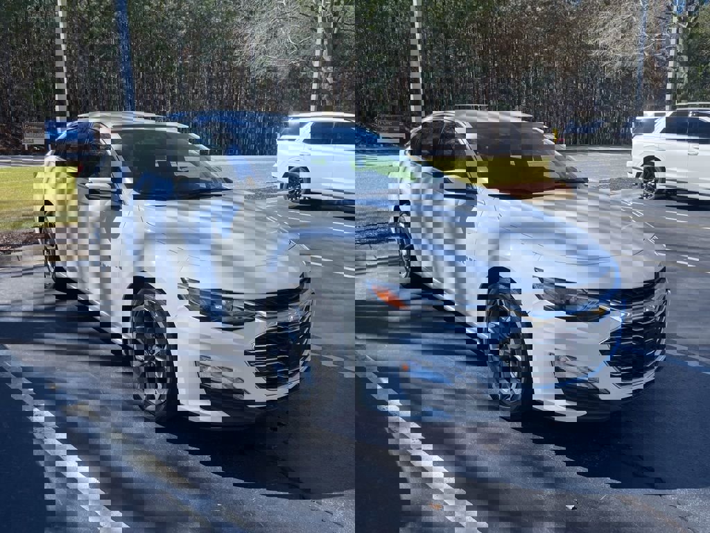 Used 2021 Chevrolet Malibu LT image 2