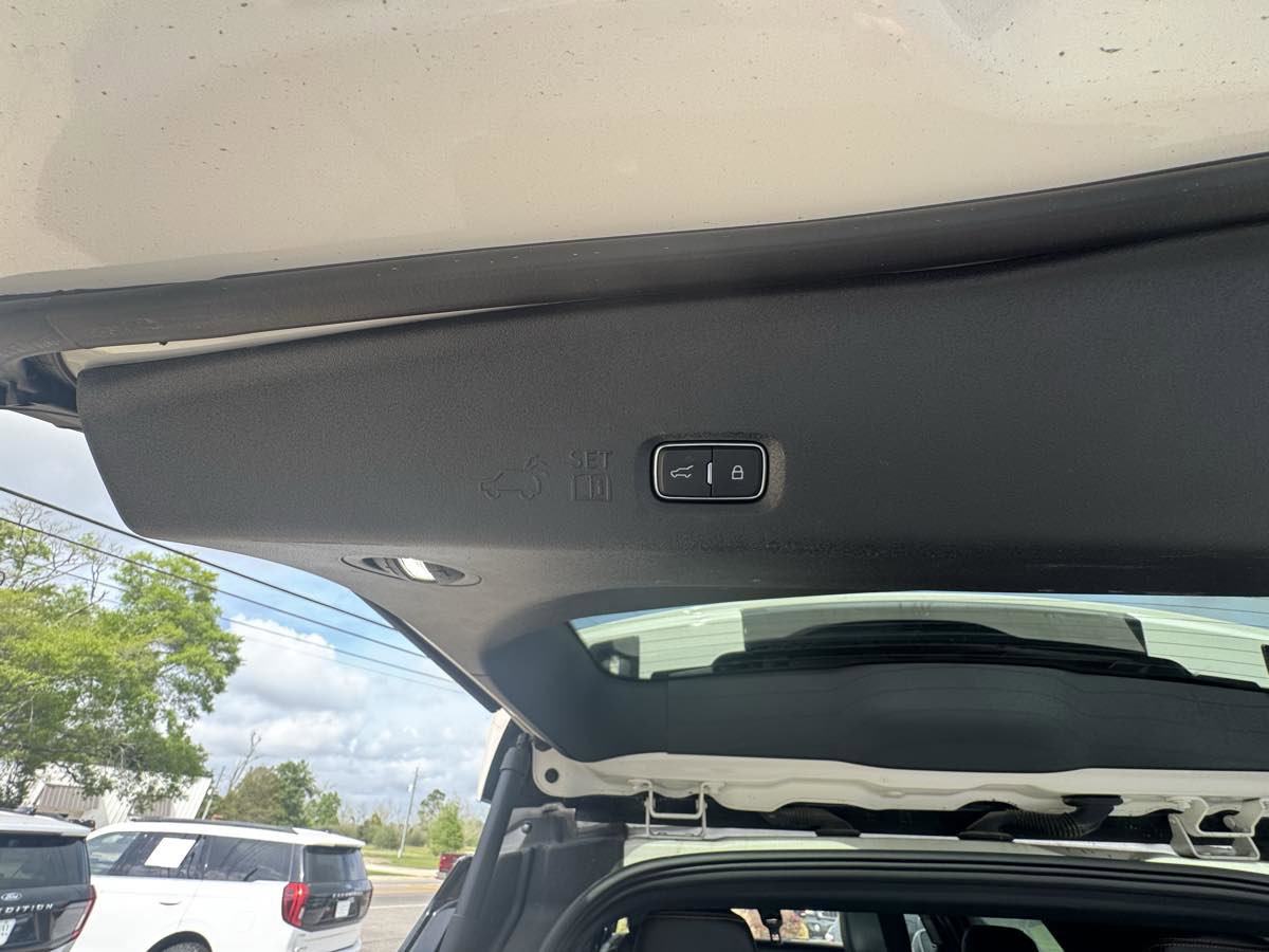 Used 2025 Ford Expedition Tremor image 26