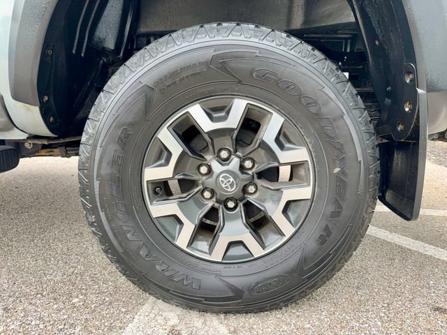 Used 2020 Toyota Tacoma TRD Off-Road AWD/4WD image 26