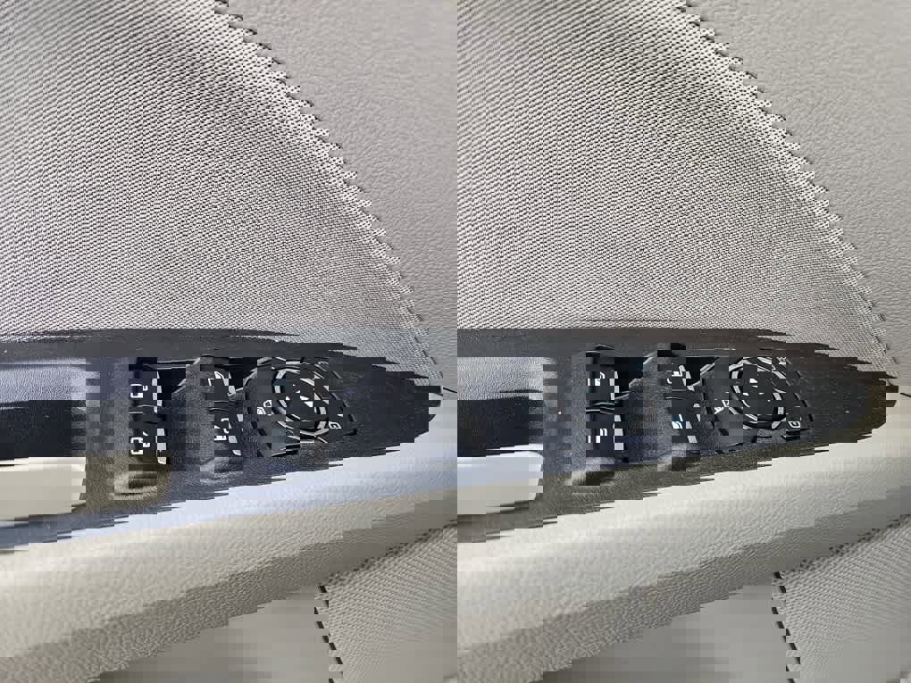 Used 2020 Ford Fusion SE image 20