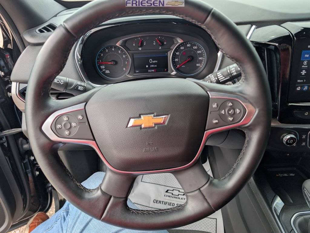 Used 2023 Chevrolet Traverse LT FWD image 2