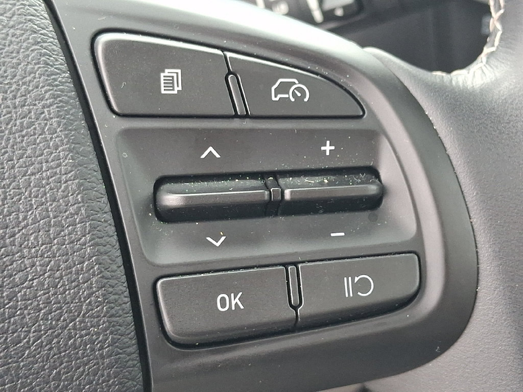 Used 2026 Hyundai Venue SEL FWD image 24