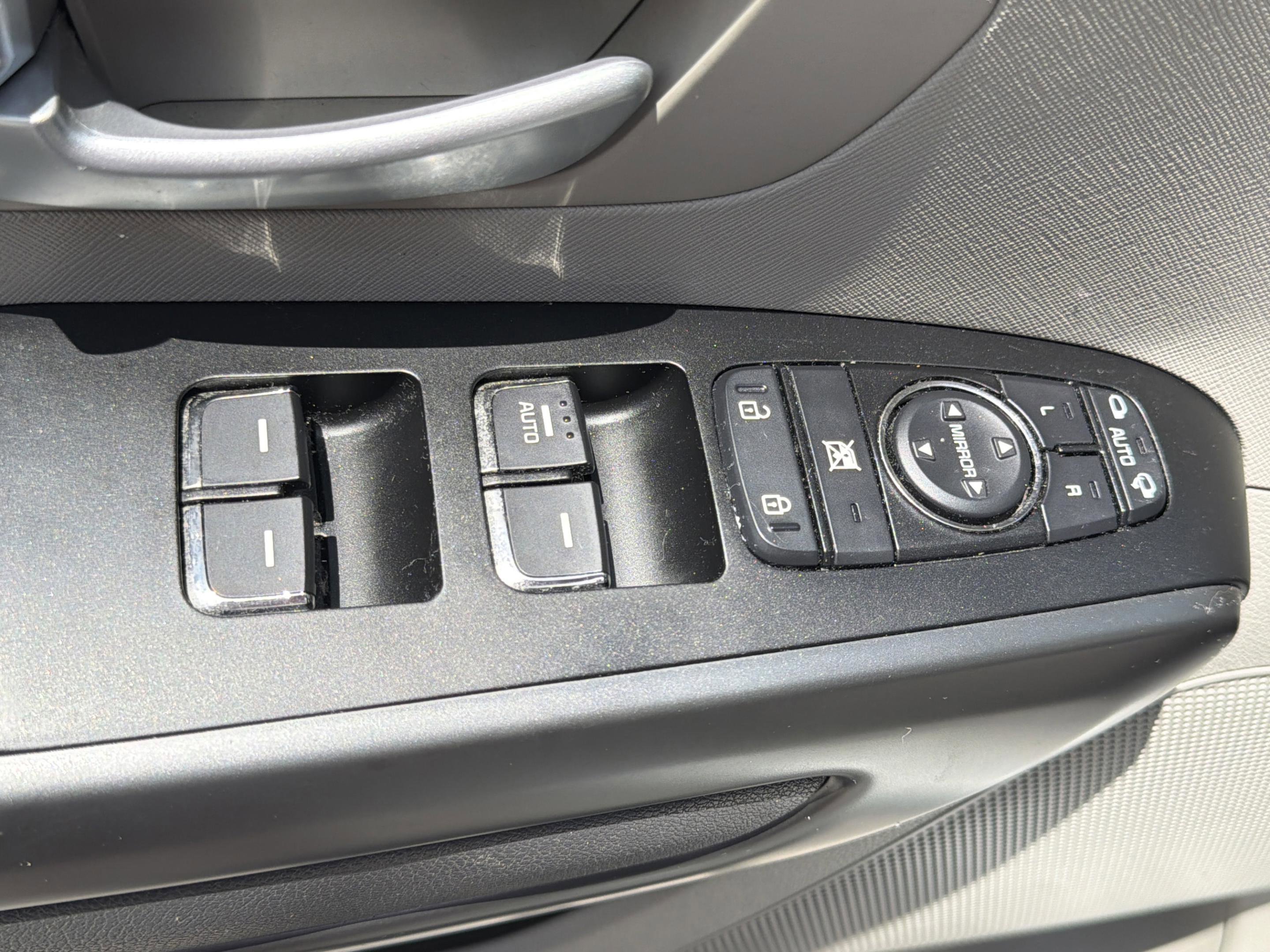 Used 2016 Kia Sedona LX w/ LX Convenience Package FWD image 20