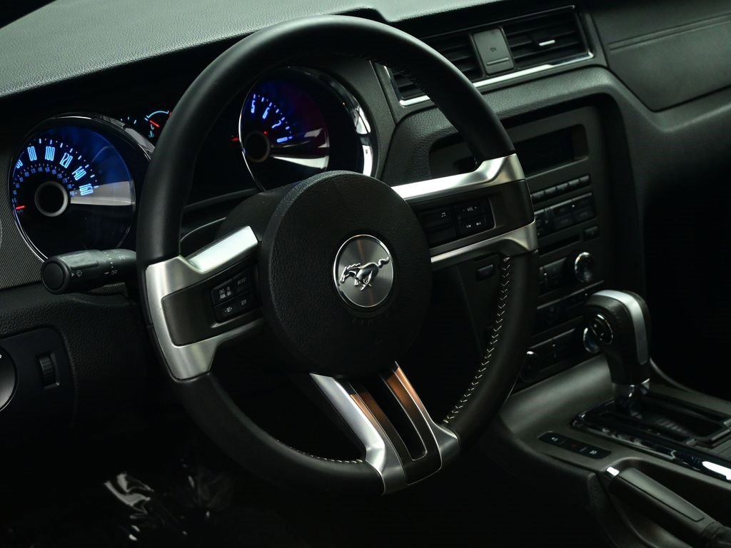 Used 2014 Ford Mustang Coupe image 3