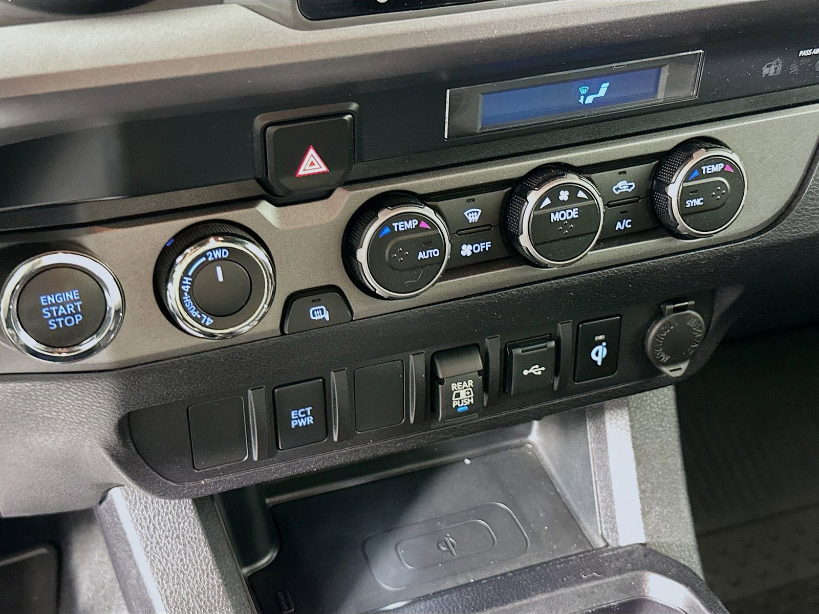 Used 2022 Toyota Tacoma TRD Off-Road image 16