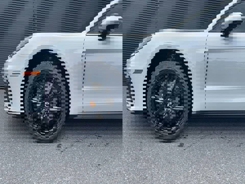 Certified 2024 Porsche Panamera image 9