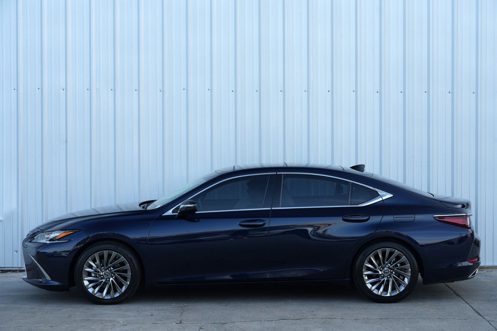 Used 2025 Lexus ES 350 Ultra Luxury w/ Accessory Package (Z1) image 9