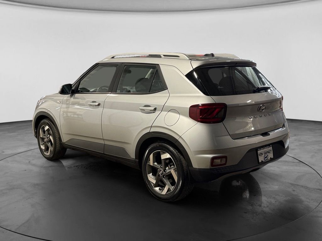 Used 2023 Hyundai Venue SEL FWD image 6