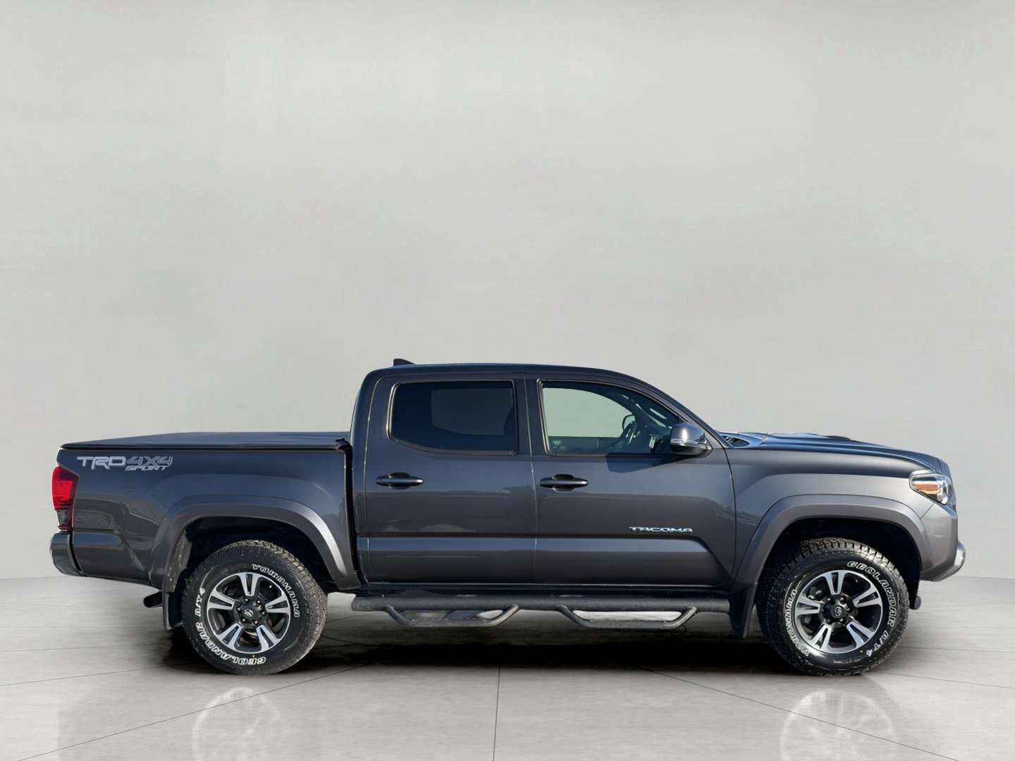 Used 2018 Toyota Tacoma TRD Sport image 9