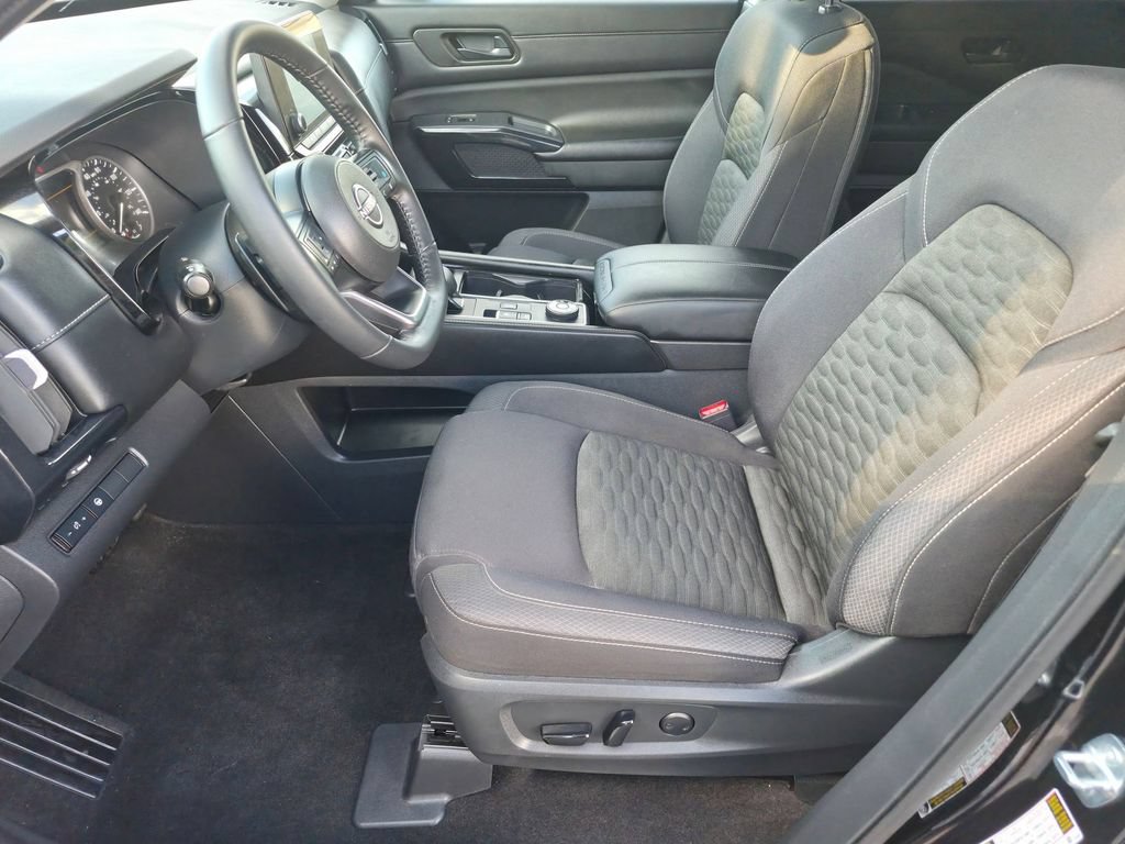 Used 2024 Nissan Pathfinder SV AWD/4WD image 11