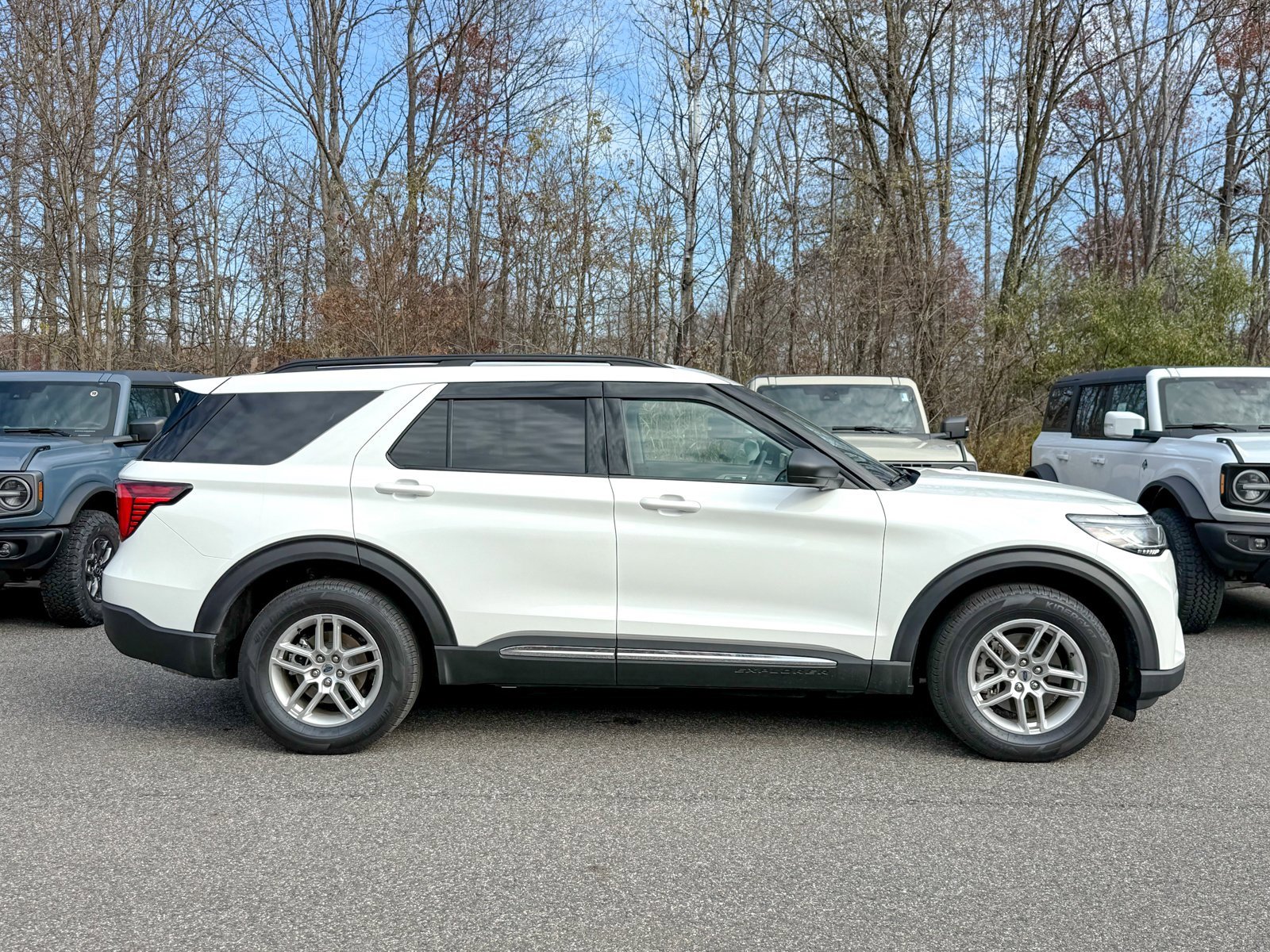 Certified 2025 Ford Explorer Active image 7
