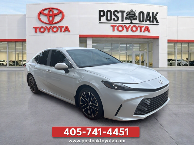 Used 2025 Toyota Camry XLE FWD image 2