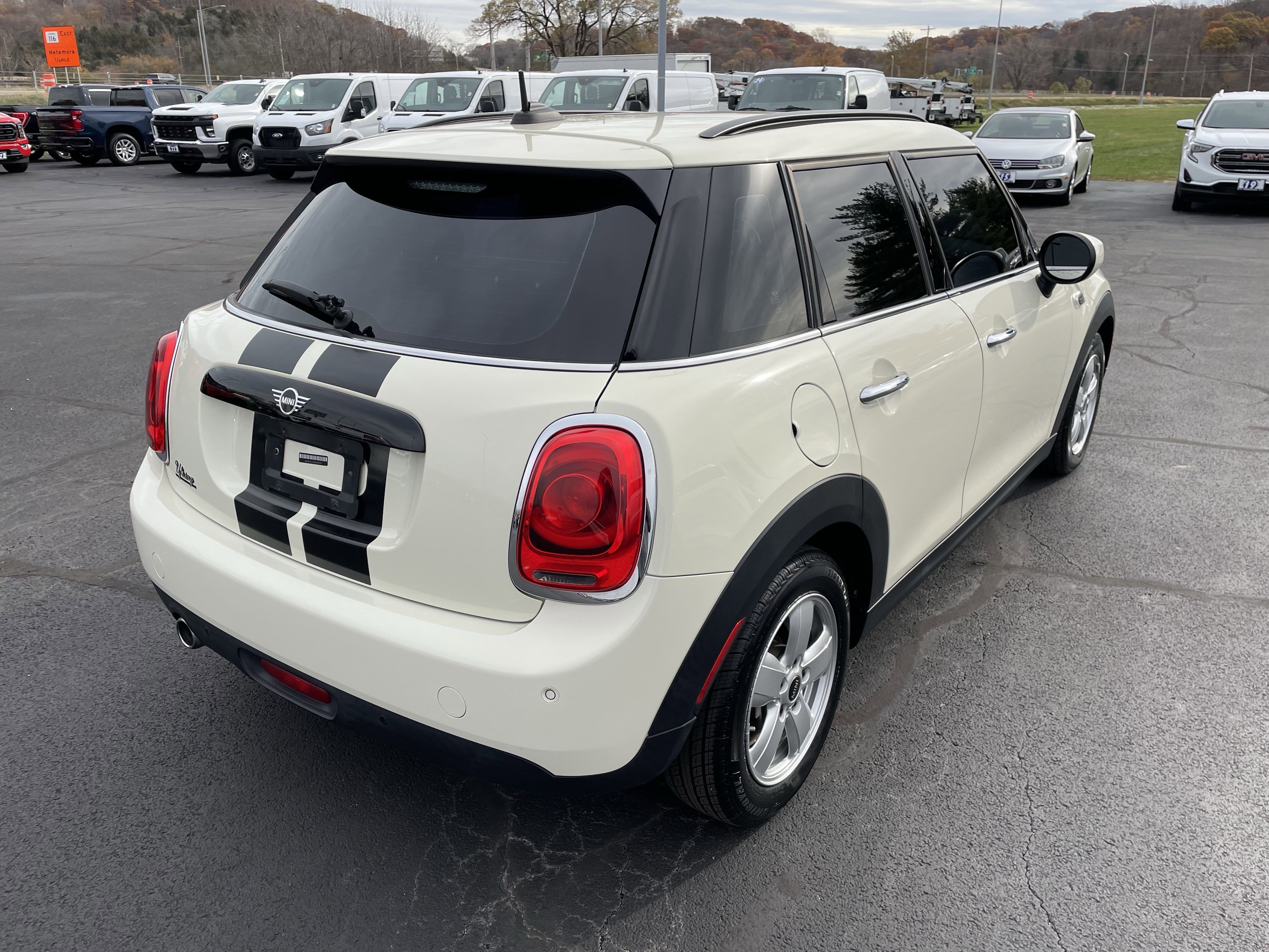 Used 2020 MINI Cooper 4-Door Hardtop w/ Storage Package image 7