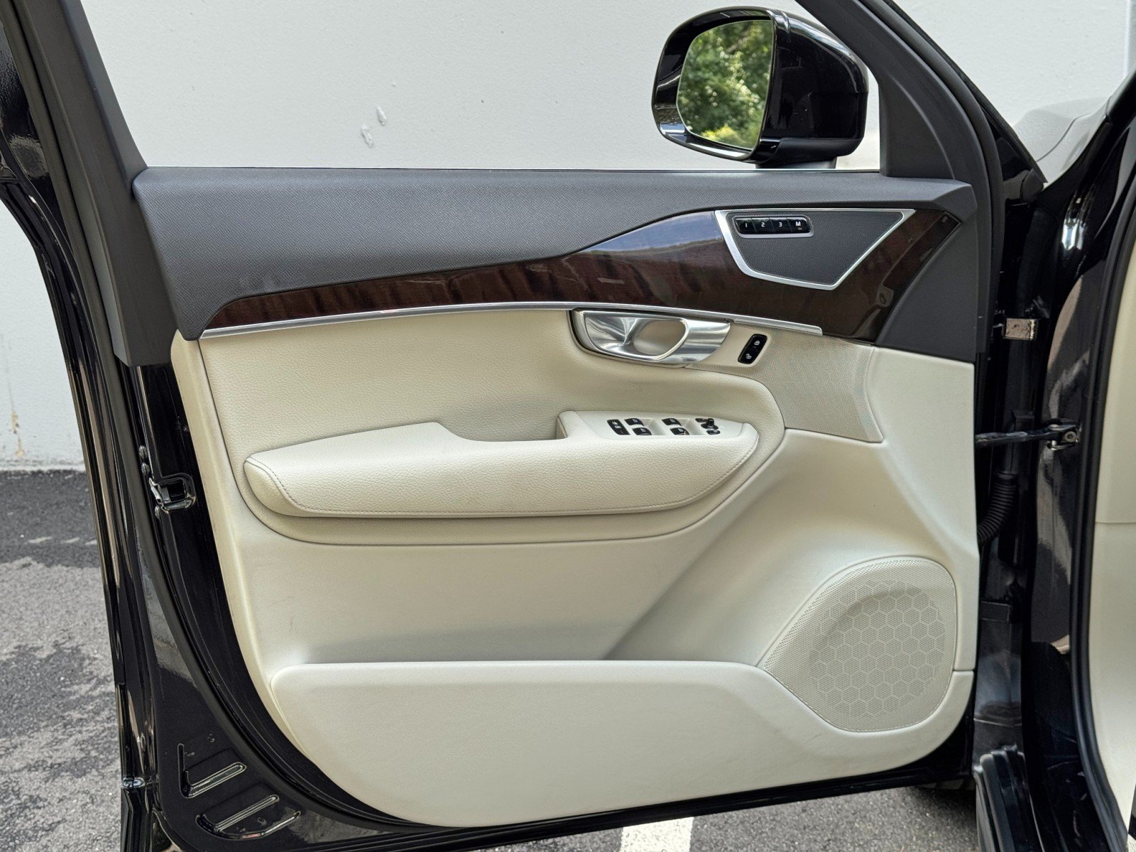 Used 2019 Volvo XC90 T6 Momentum w/ Advanced Package AWD/4WD image 39