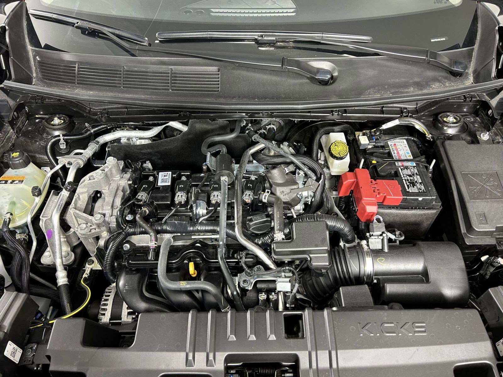 Used 2025 Nissan Kicks SR image 30